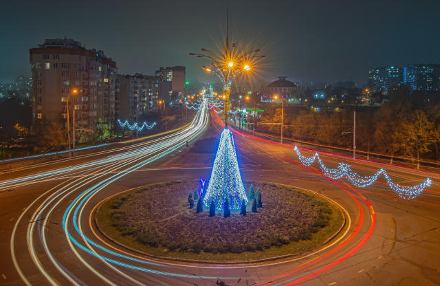 Municipalitatea se află în pregătiri pentru inaugurarea Pomului de Crăciun și a Sărbătorilor de iarnă